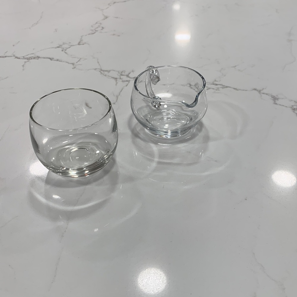 Vintage glass milk and sugar set - Picture 3 of 4